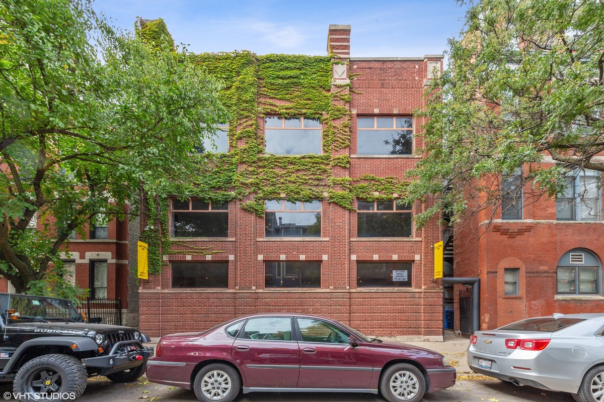 Front exterior of 1962 N Bissell St, Chicago, an ivy-covered historic brick building in Lincoln Park