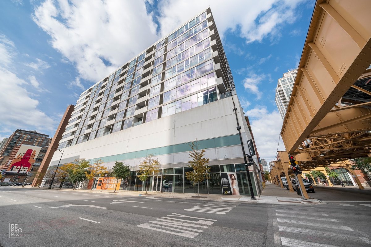 Exterior of the River North condominium tower at 630 N Franklin St, Chicago